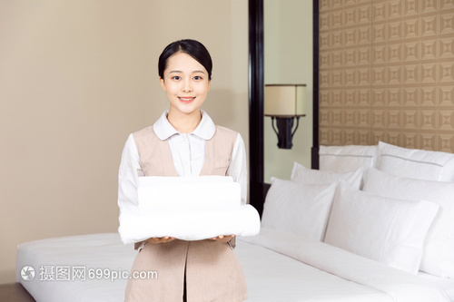 酒店管理保洁员更换毛巾