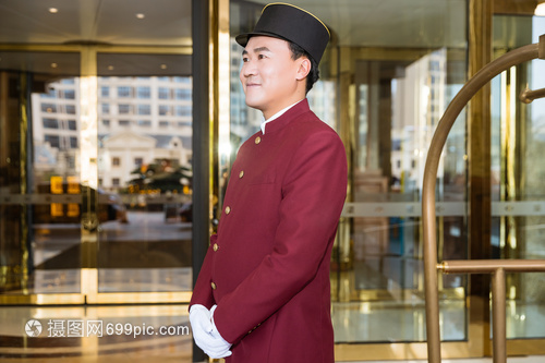 酒店门童与餐饮管理的协同效应 打造卓越宾客体验的双引擎